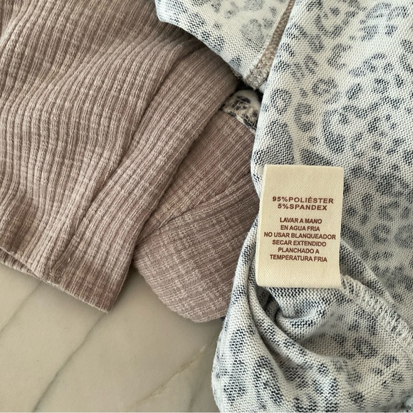 Hem & Thread off the shoulder Leopard Print Sz L Sweater. - Picture 10 of 10